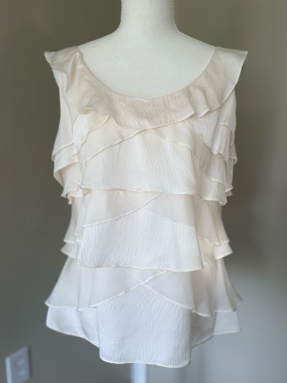 Women’s White Ruffled Layered Tiered Asymmetrical Sleeveless Tank Top 100% Silk